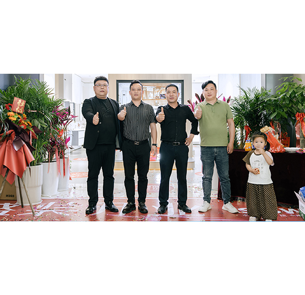 燃爆全城！浪鯨衛(wèi)浴湖北潛江旗艦店盛大開業(yè)